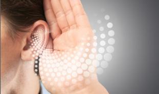 hearing loss graphic - lady cupping her ear