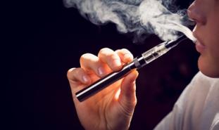 young person using e cigarette